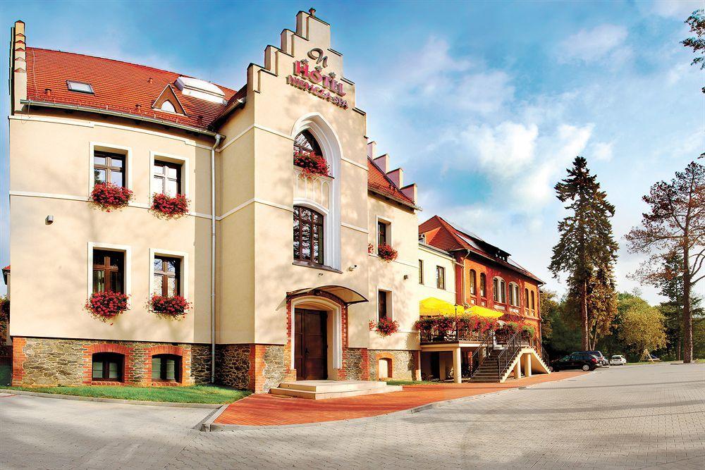 Hotel Niemcza Wino & Spa Extérieur photo
