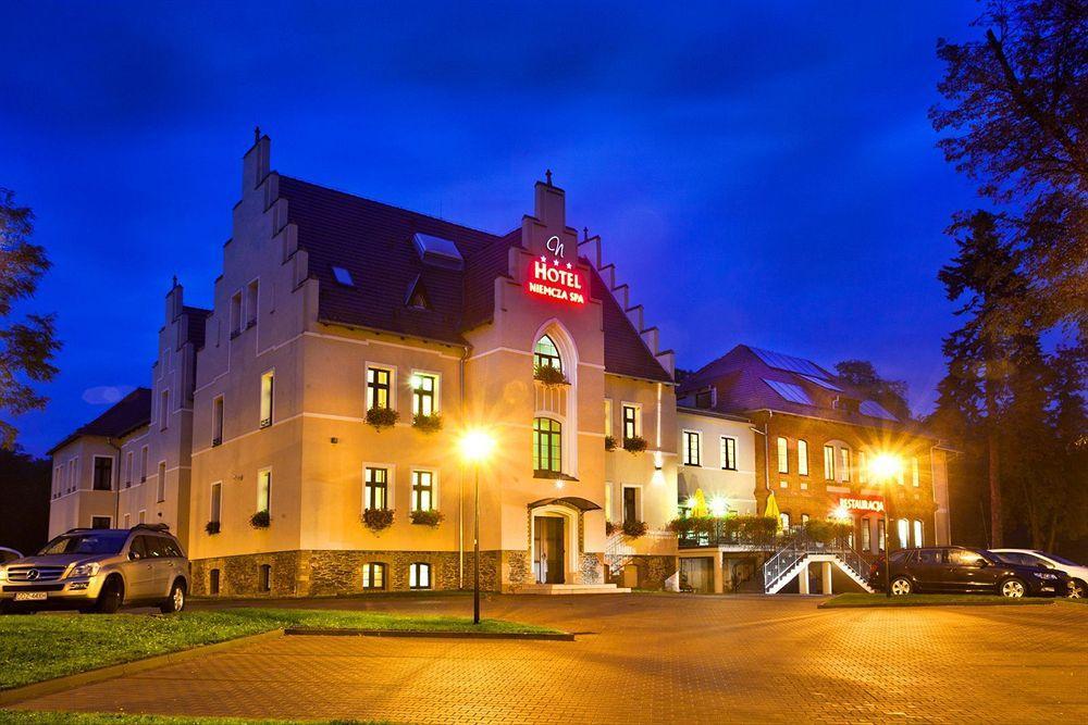 Hotel Niemcza Wino & Spa Extérieur photo