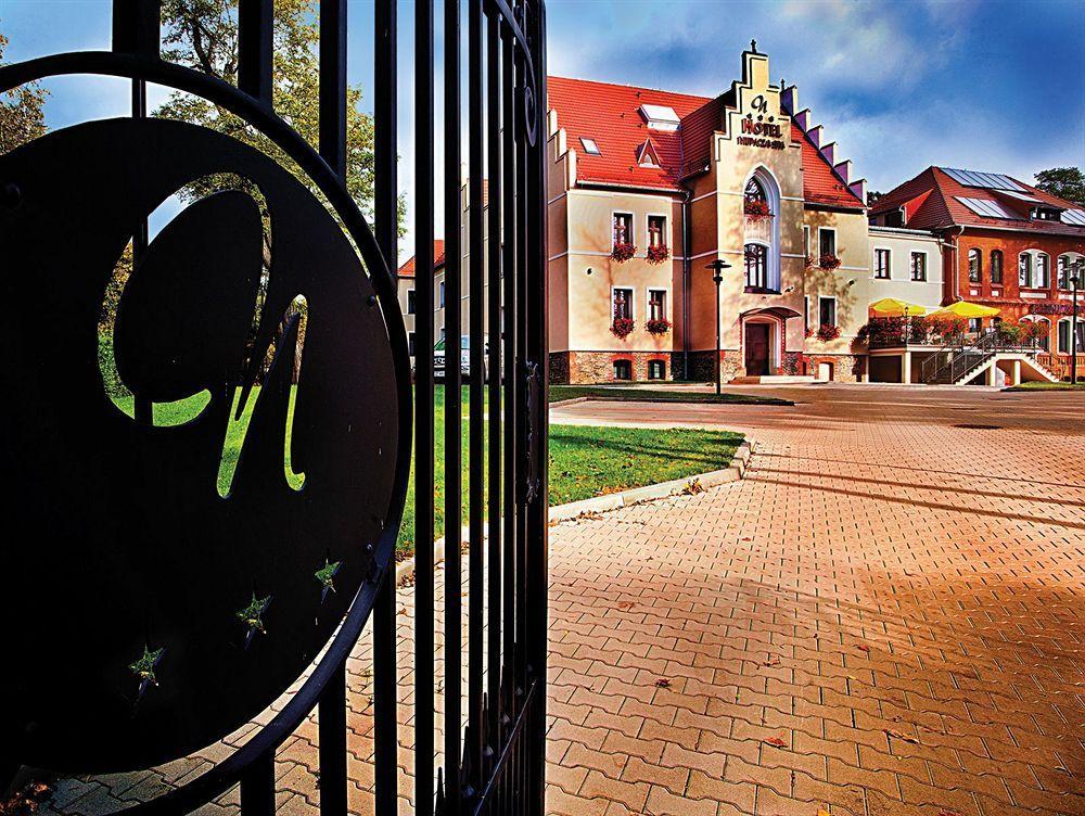 Hotel Niemcza Wino & Spa Extérieur photo