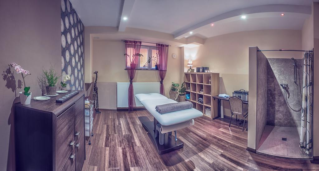 Hotel Niemcza Wino & Spa Extérieur photo