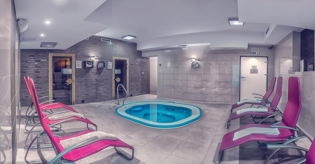 Hotel Niemcza Wino & Spa Extérieur photo