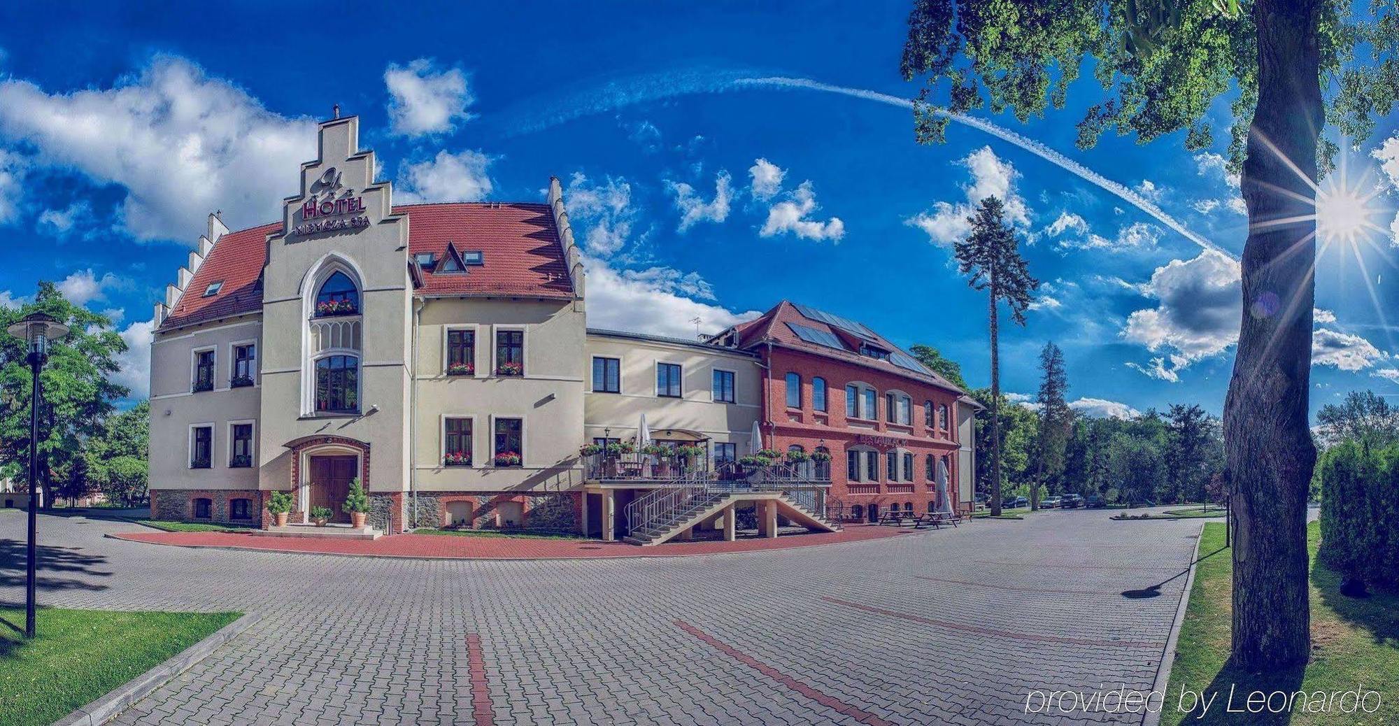 Hotel Niemcza Wino & Spa Extérieur photo