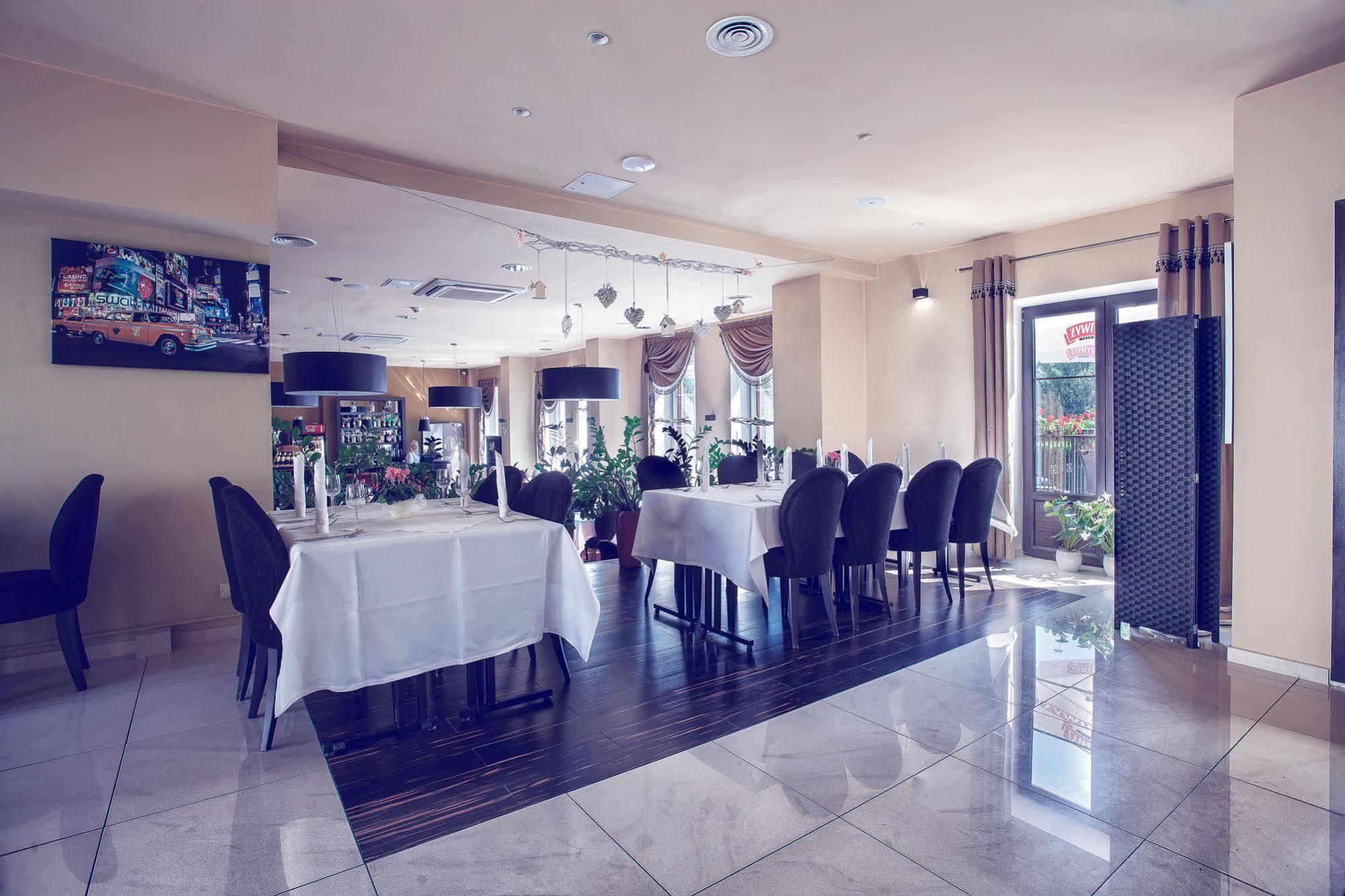 Hotel Niemcza Wino & Spa Extérieur photo