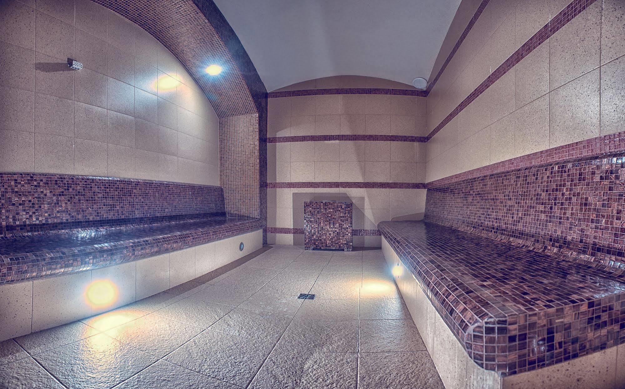 Hotel Niemcza Wino & Spa Extérieur photo